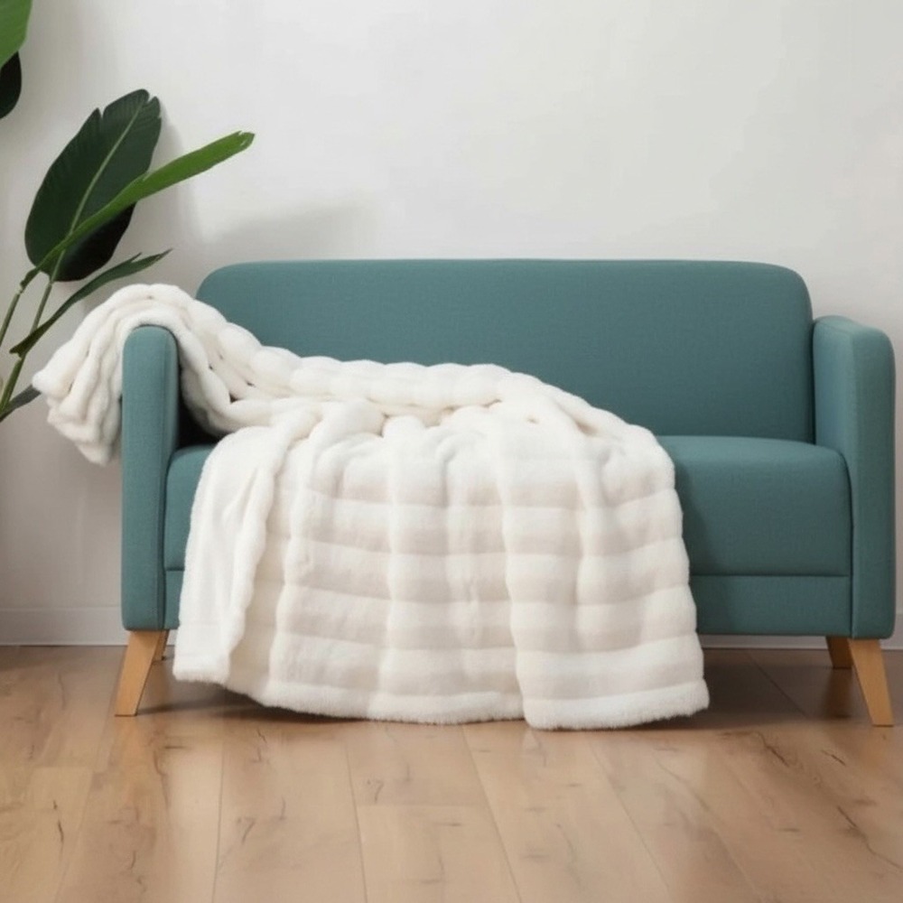 Berkshire Collection Faux Fur Throw "WHITE " Size 50 in x70 in. NWT Cozy Plush